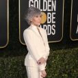 Jane Fonda usa terninho branco no 'Globo de Ouro'!