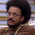 No 'BBB 21', João Luiz critica olhar mal encarado de Projota para ele: ' Eu nunca tratei alguém mal nessa casa e eu detesto ser tratado dessa forma' 