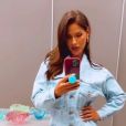 Andressa Suita exibe look trend com jaqueta de  R$ 1.223,00 