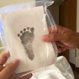  Cris Rozeira revela nascimento do filho com foto do teste do pézinho 