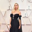 Margot Robbie lindíssima nesse vestido sem alças esvoaçante no Oscar 2020. A peça vintage Chanel é da coleção de alta costura da grife dos anos 1990