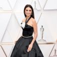 Penelope Cruz usou um vestido black com saia assimétrica e armada para o Oscar 2020