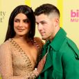 Priyanka Chopra prestigiou o marido, Nick Jonas, no Billboard Awards 2021